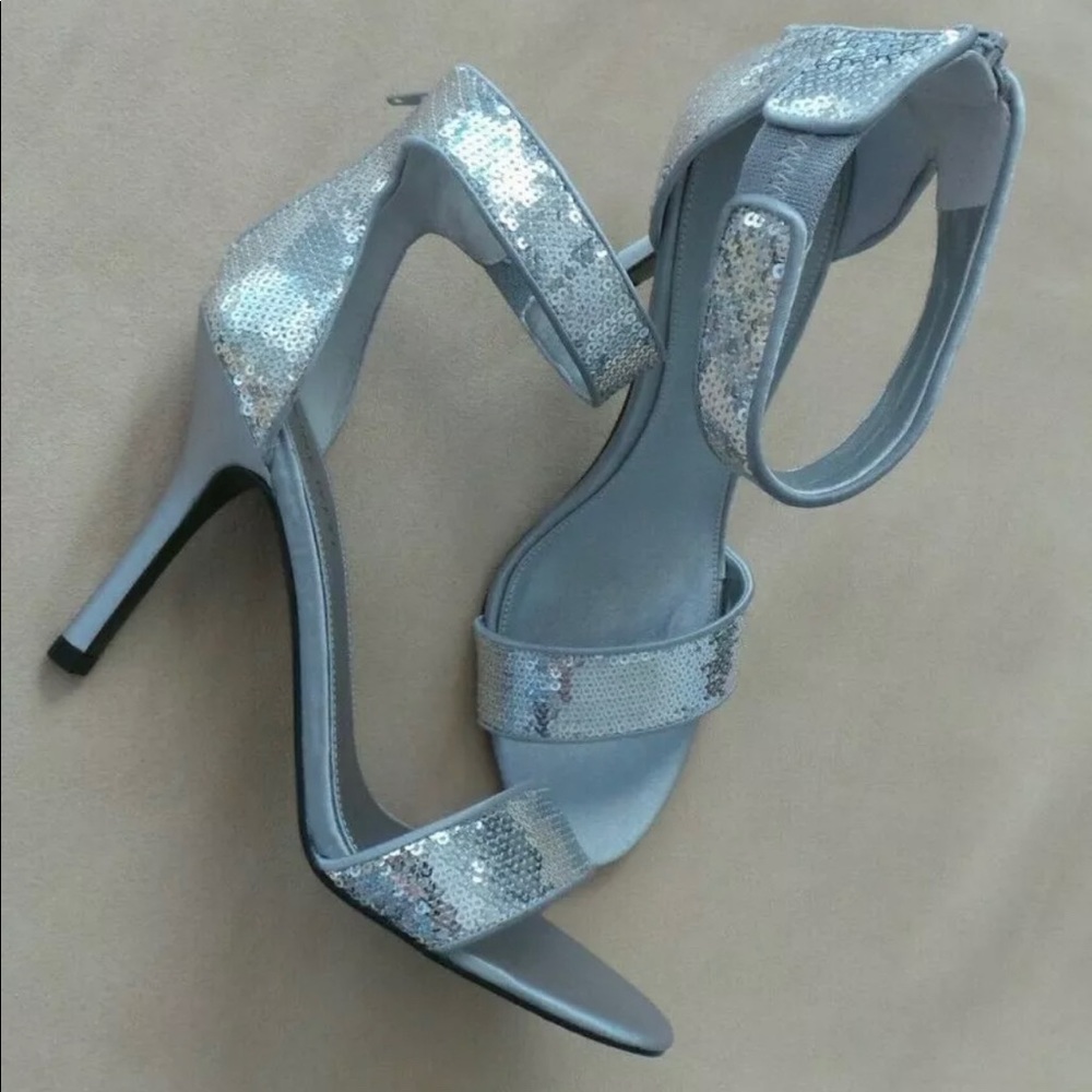 Nine West High Heel Sandal size 7 Fabric & Sequin (Silver color) New without box